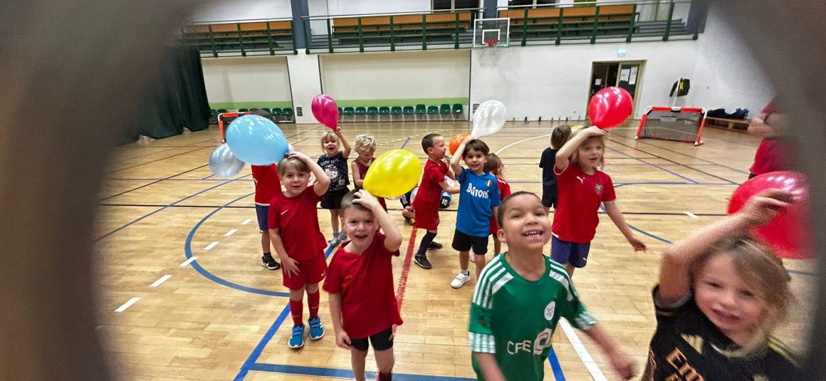 🎈⚽ Balonowe piłkarskie szaleństwo z przedszkolakami! 🐺