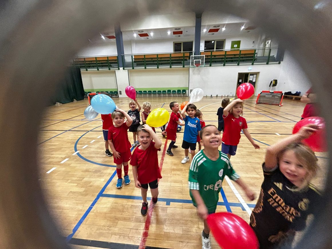 🎈⚽ Balonowe piłkarskie szaleństwo z przedszkolakami! 🐺