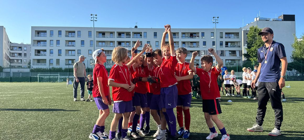 🏆 Turniej AP Wilki 2016 – 3. miejsce dla UKS Wilanowskich Wilków! 🐺⚽