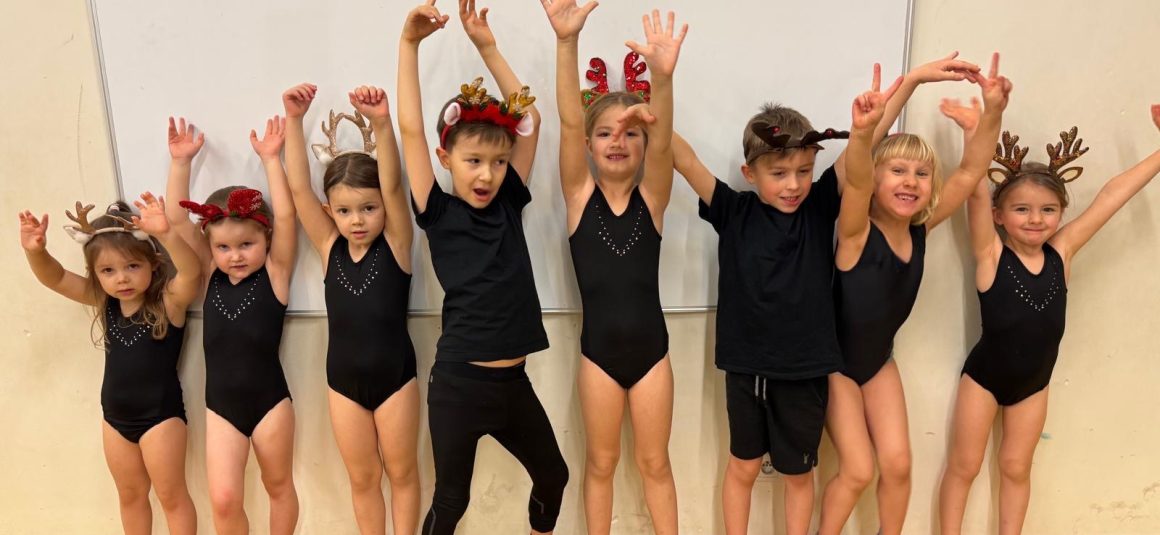 🤸‍♂️ Zajęcia z gimnastyki już w świątecznym nastroju! 🤸‍♂️
