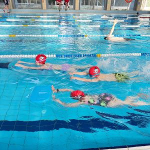 🏊‍♂️🏊 Czas szybko płynie… tak jak Nasi pływacy na zajęciach! 💦💥
